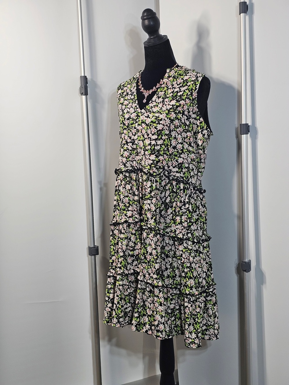 #200 Tommy Hilfiger Size 10 Floral Tiered Ruffle Sleeveless Dress